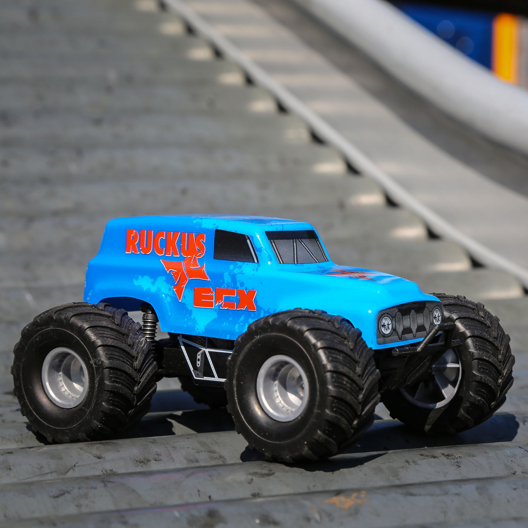 28 Micro Ruckus 2WD Monster Truck RTR 