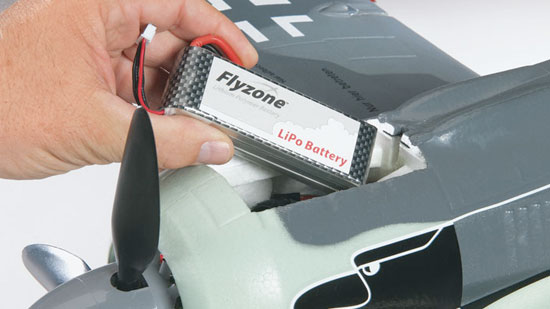 Flyzone Focke-Wulf Fw 190 Rx-R - battery access Flyzone Focke-Wulf Fw 190 Rx-R - battery access