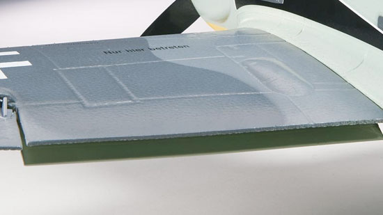 Flyzone Focke-Wulf Fw 190 Rx-R - Hidden split flaps Flyzone Focke-Wulf Fw 190 Rx-R - Hidden split flaps